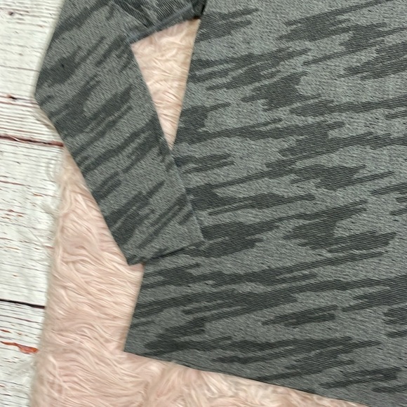 Lululemon Men’s Gray Metal Vent Tech 2.0 Long Sleeve T-Shirt - Picture 8 of 10